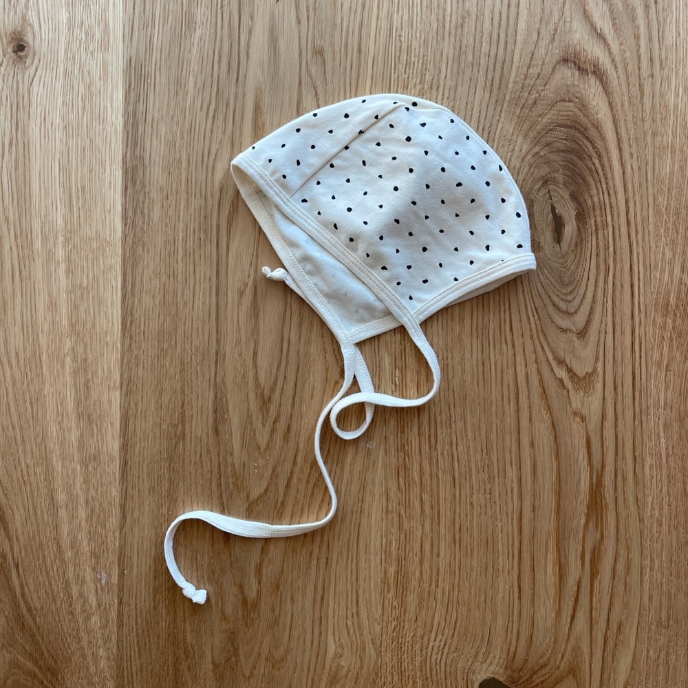 Briar baby bonnet